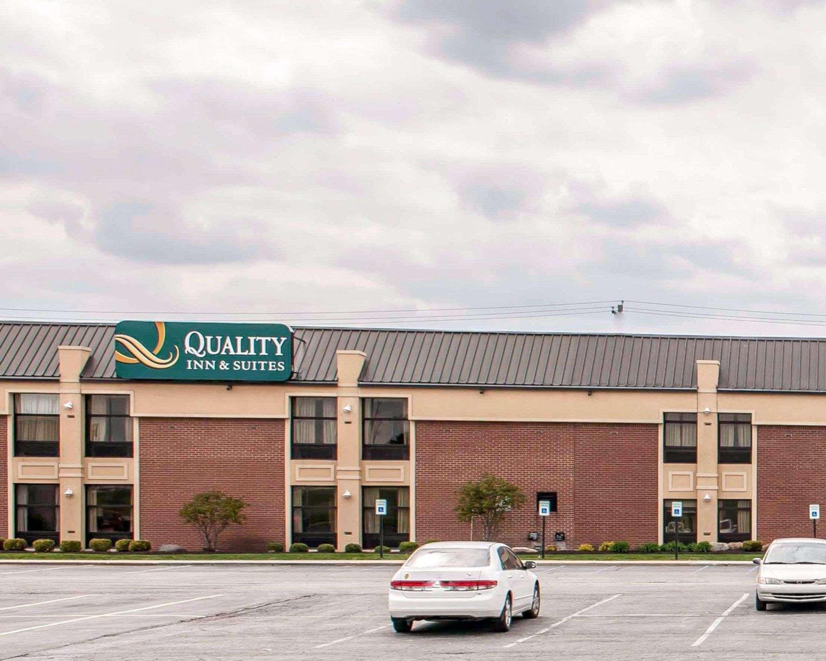 Quality Inn & Suites Greenfield I-70 Exterior foto
